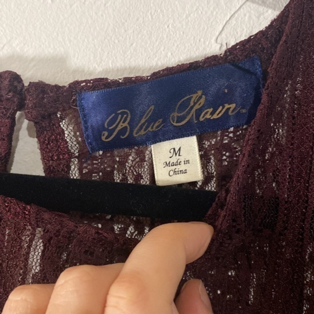🖤‼️ NWOT “BLUE RAIN” Burgundy Lace Peasant Top - Picture 3 of 6